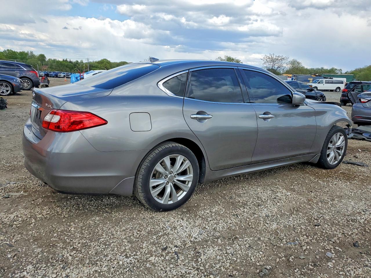 INFINITI M56 X