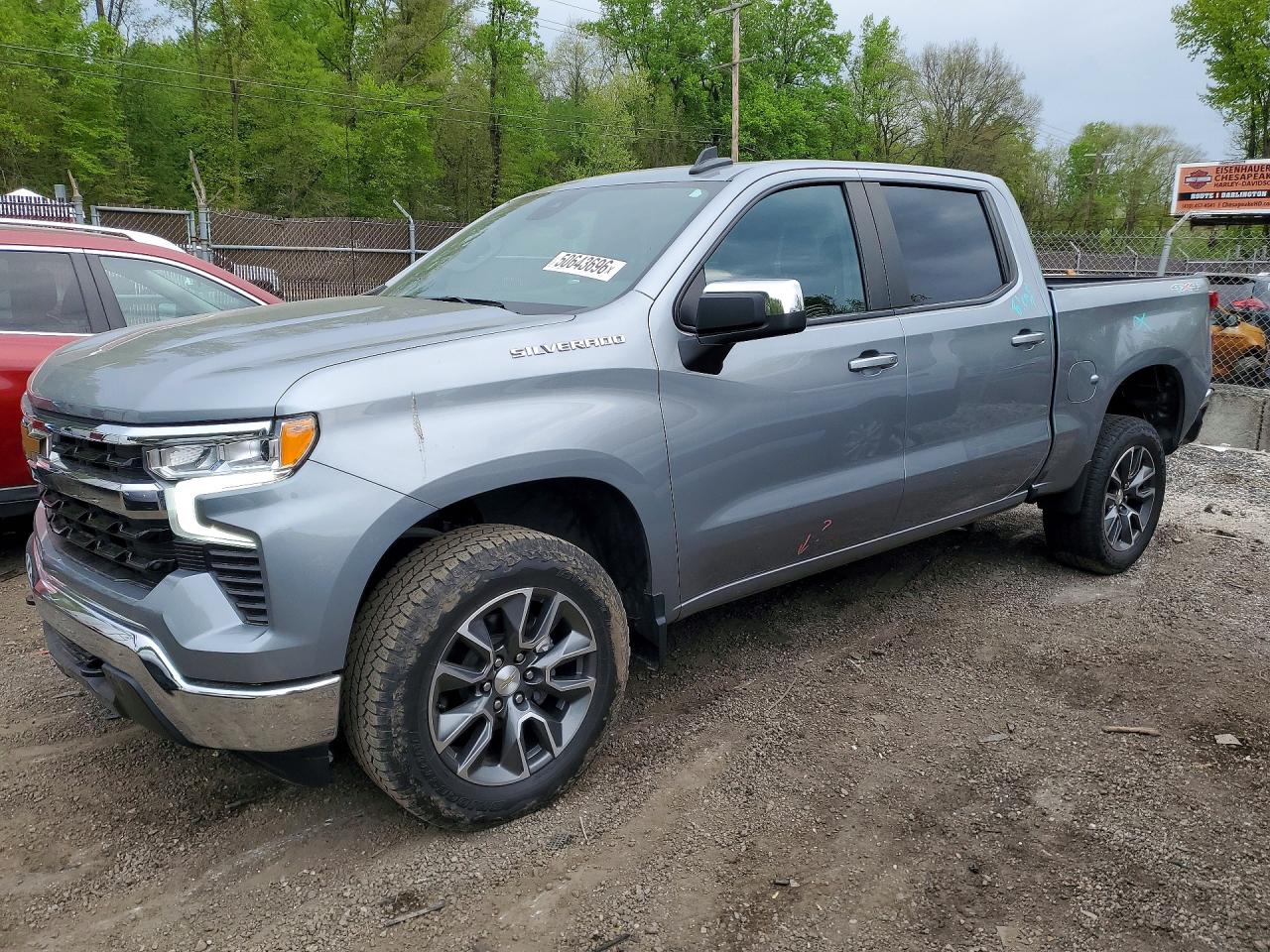 Salvage Chevrolet Silverado Image
