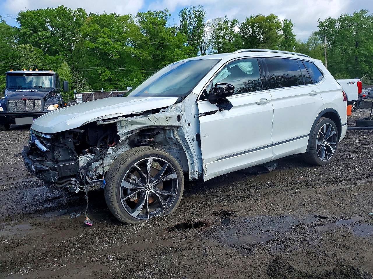 Salvage Volkswagen Tiguan Image