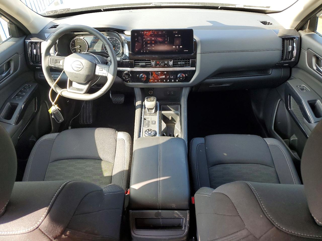 Nissan Pathfinder Sv