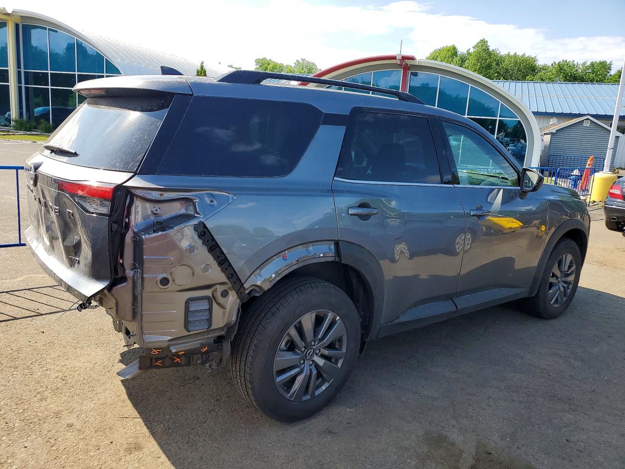 Nissan Pathfinder Sv