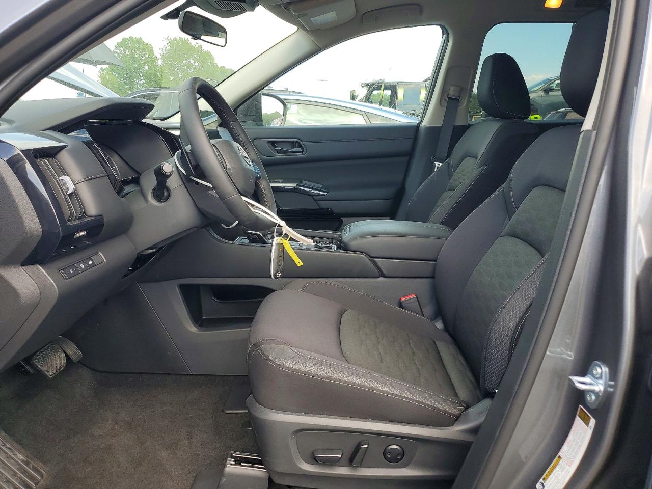 Nissan Pathfinder Sv