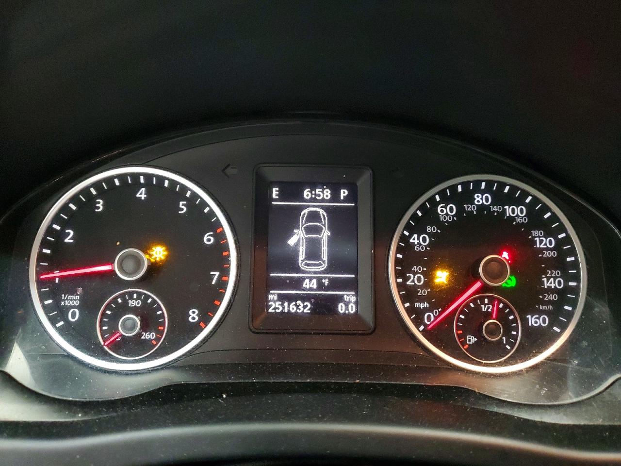 Volkswagen Tiguan S