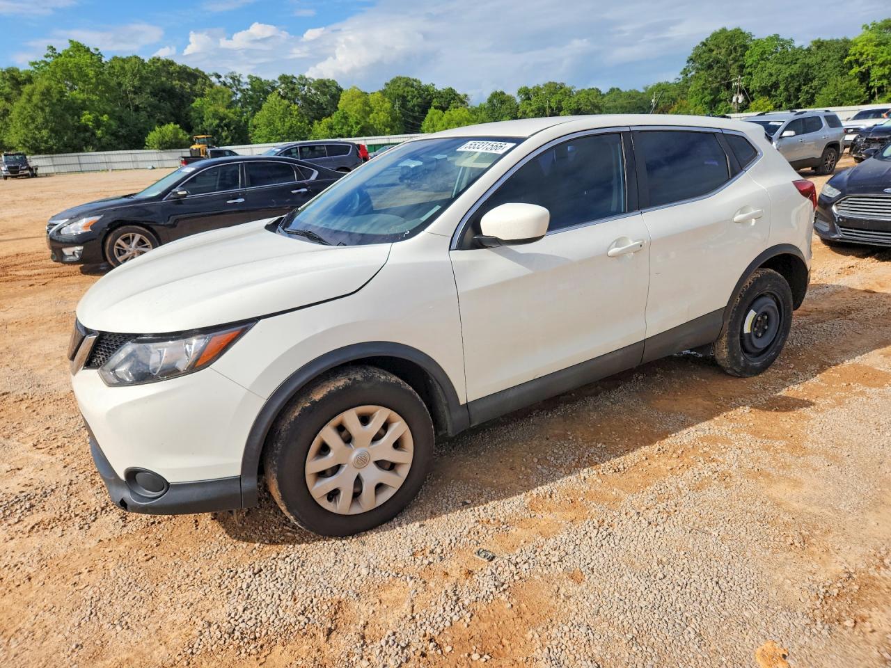 Salvage Nissan Rogue Image