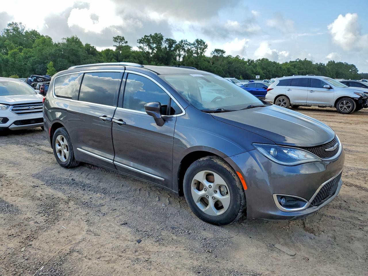 Chrysler Pacifica Touring L Plus
