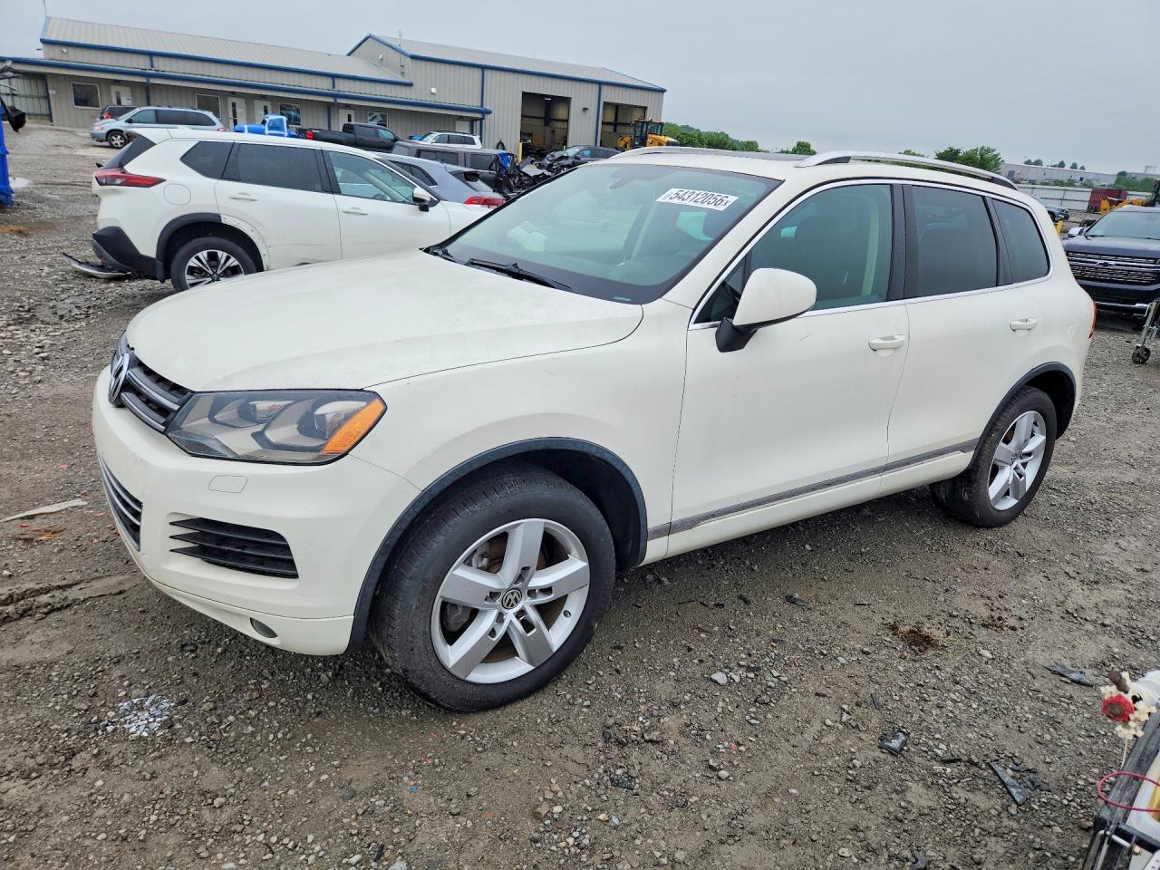 Salvage Volkswagen Touareg Image