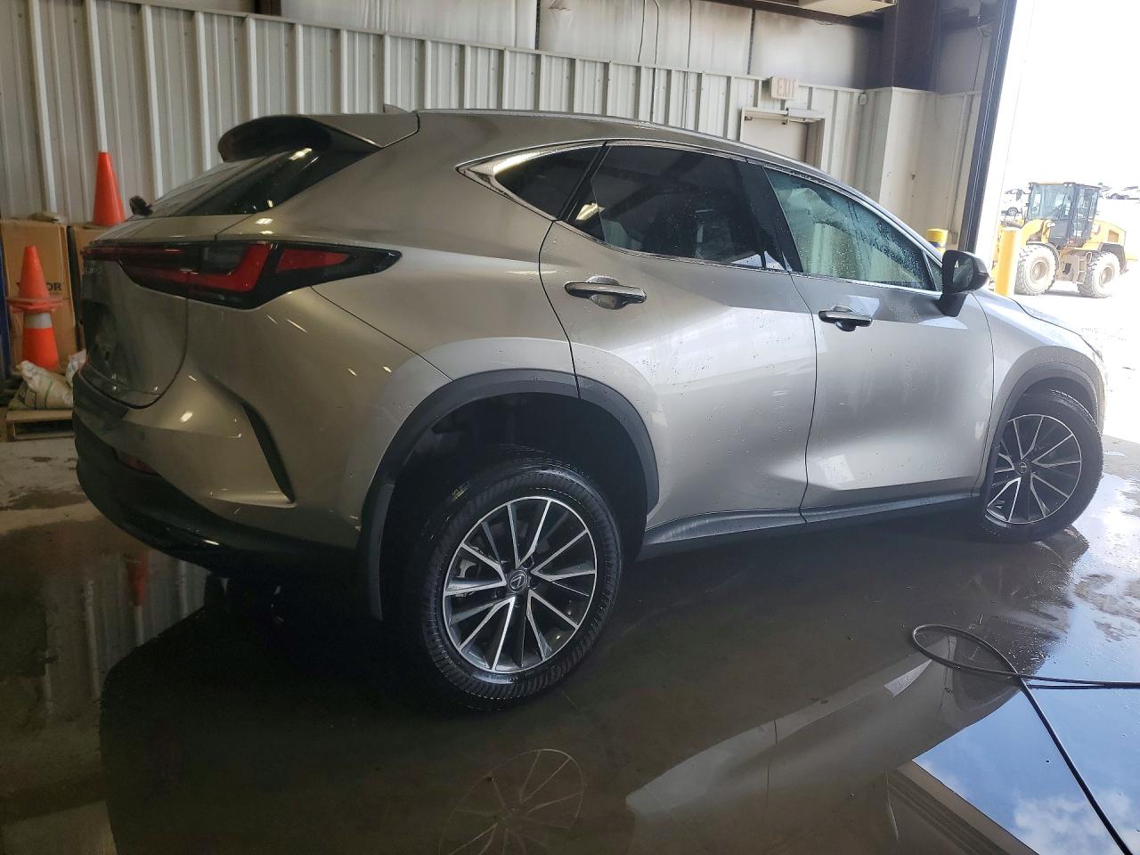 Lexus NX Base