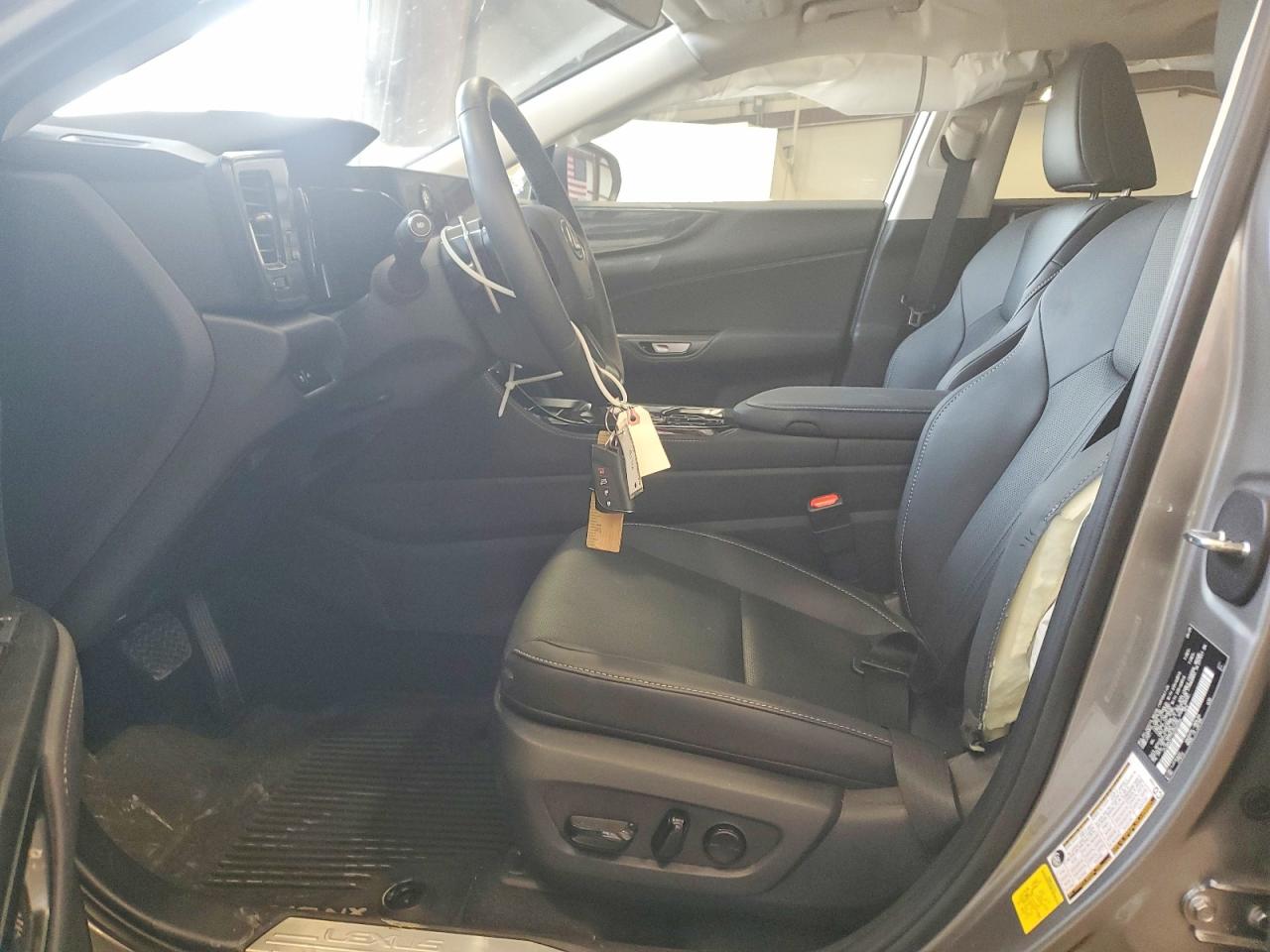 Lexus NX Base