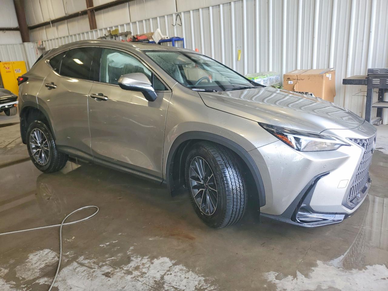 Lexus NX Base