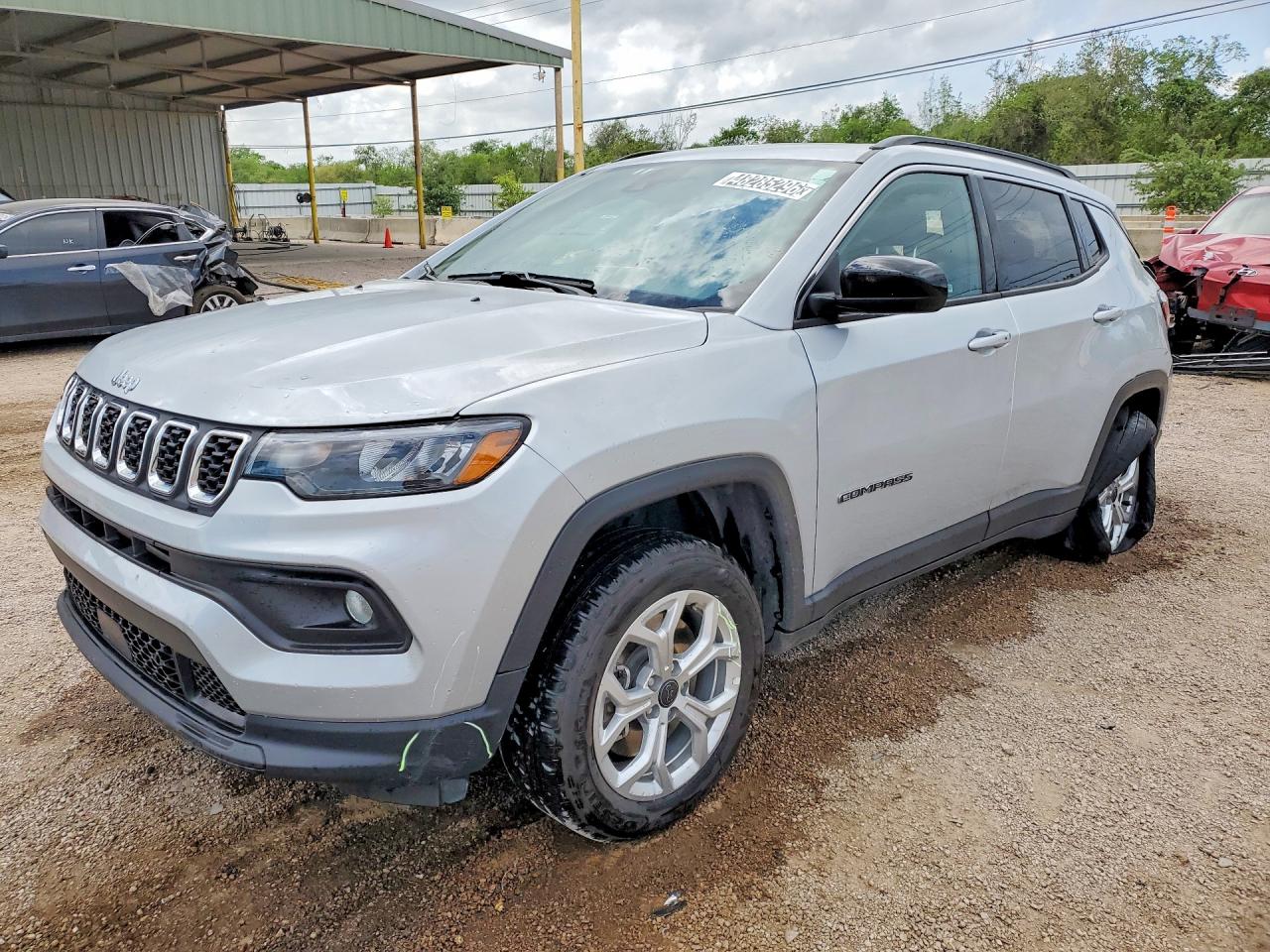 Salvage Jeep Compass Image