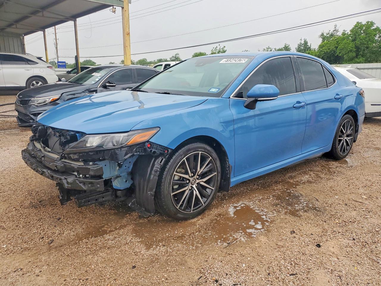 Salvage Toyota Camry Image
