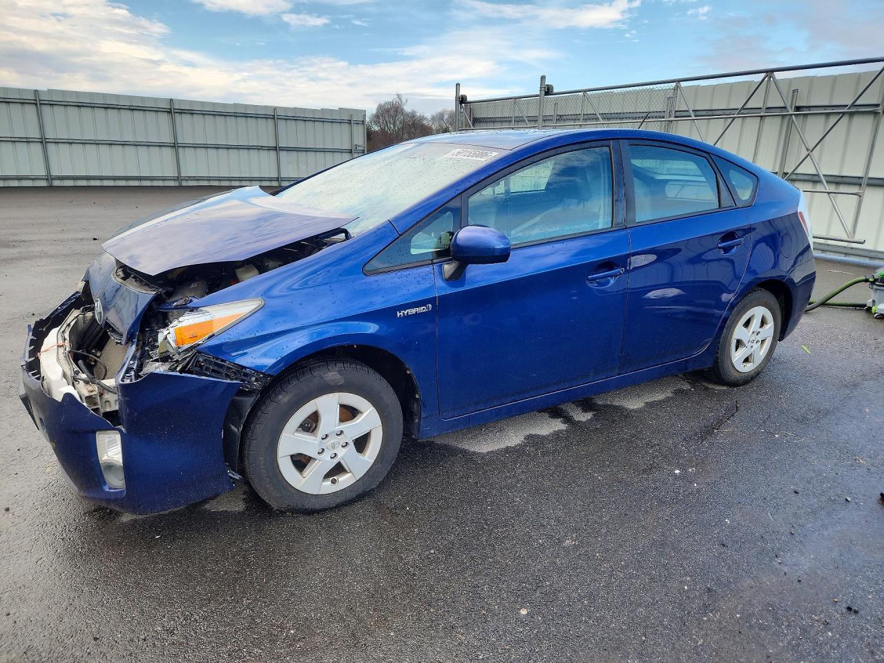 Salvage Toyota Prius Image