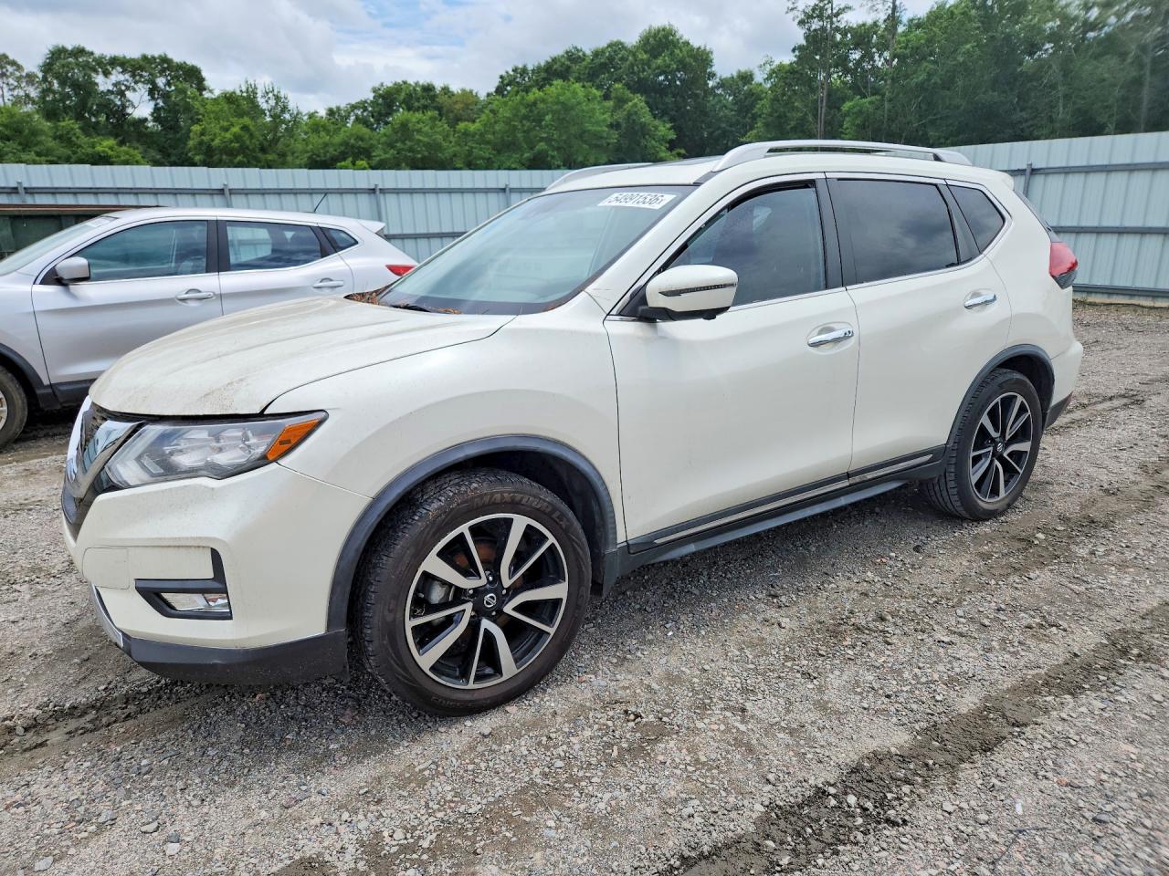 Salvage Nissan Rogue Image