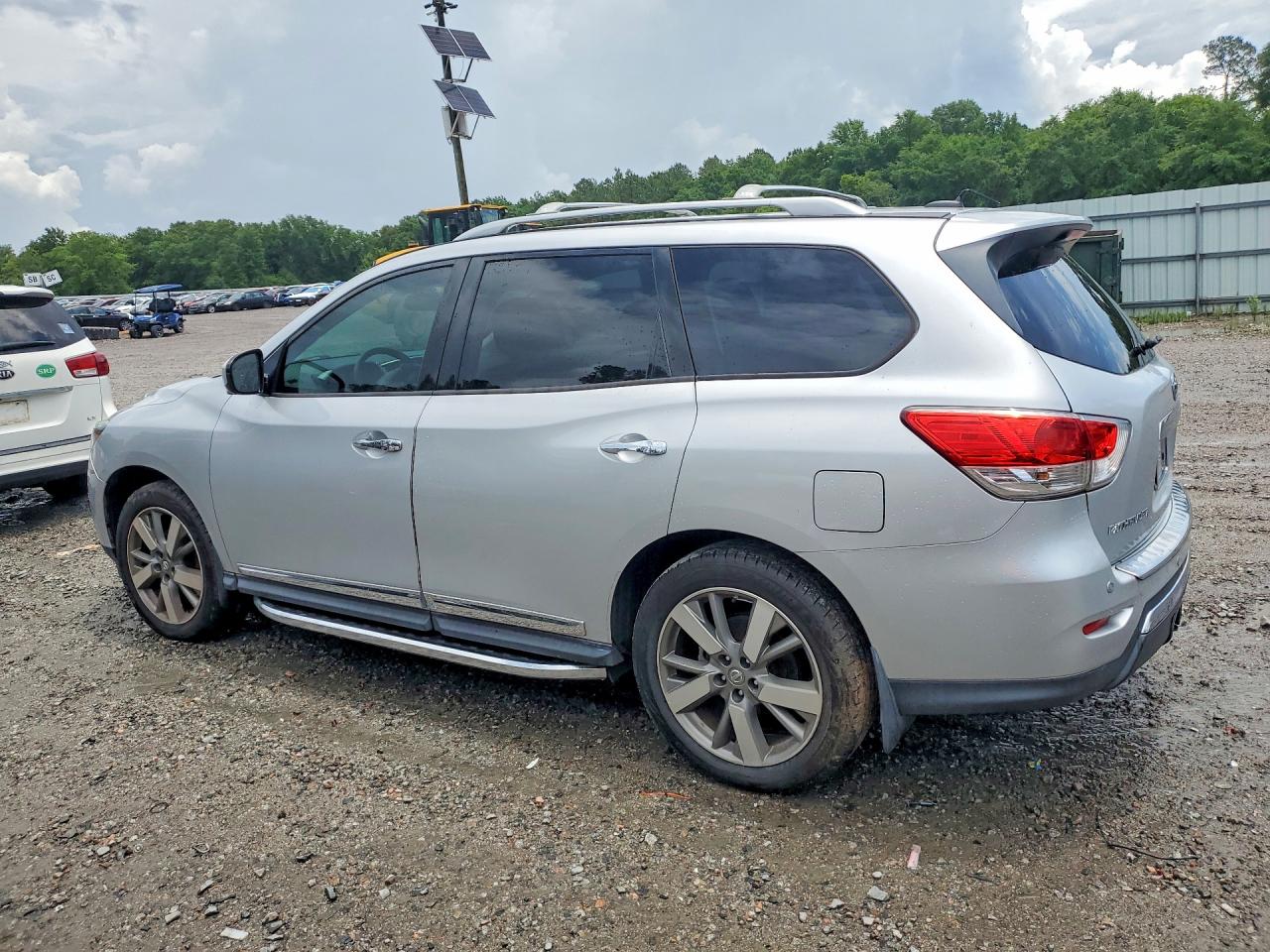 Nissan Pathfinder S