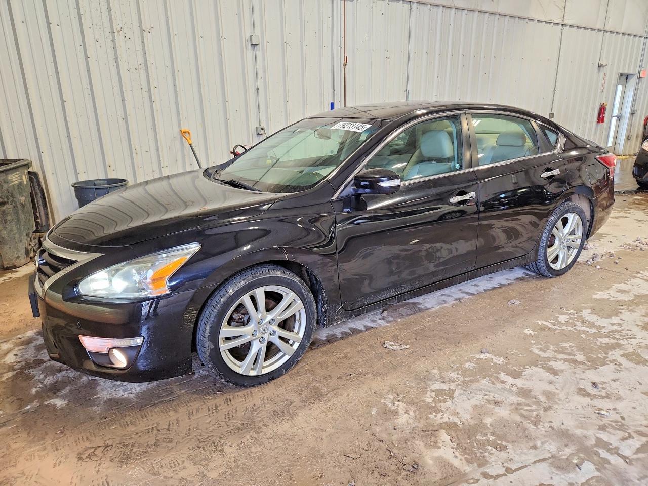 Salvage Nissan Altima Image