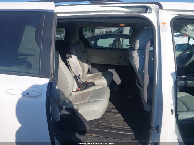 Toyota Sienna Le