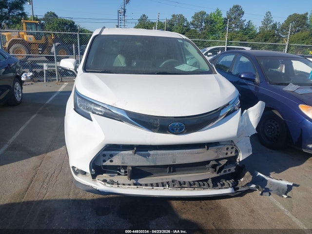 Toyota Sienna Le