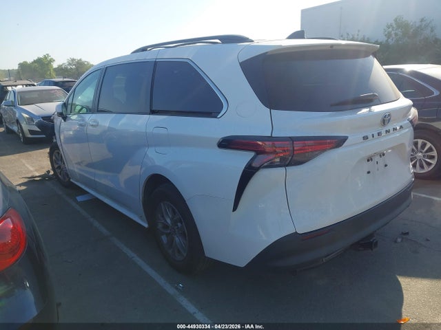 Toyota Sienna Le