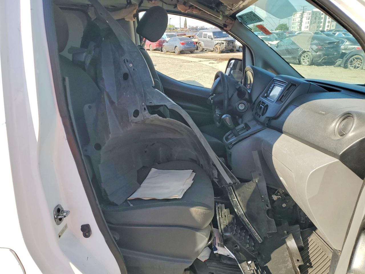 Nissan Nv