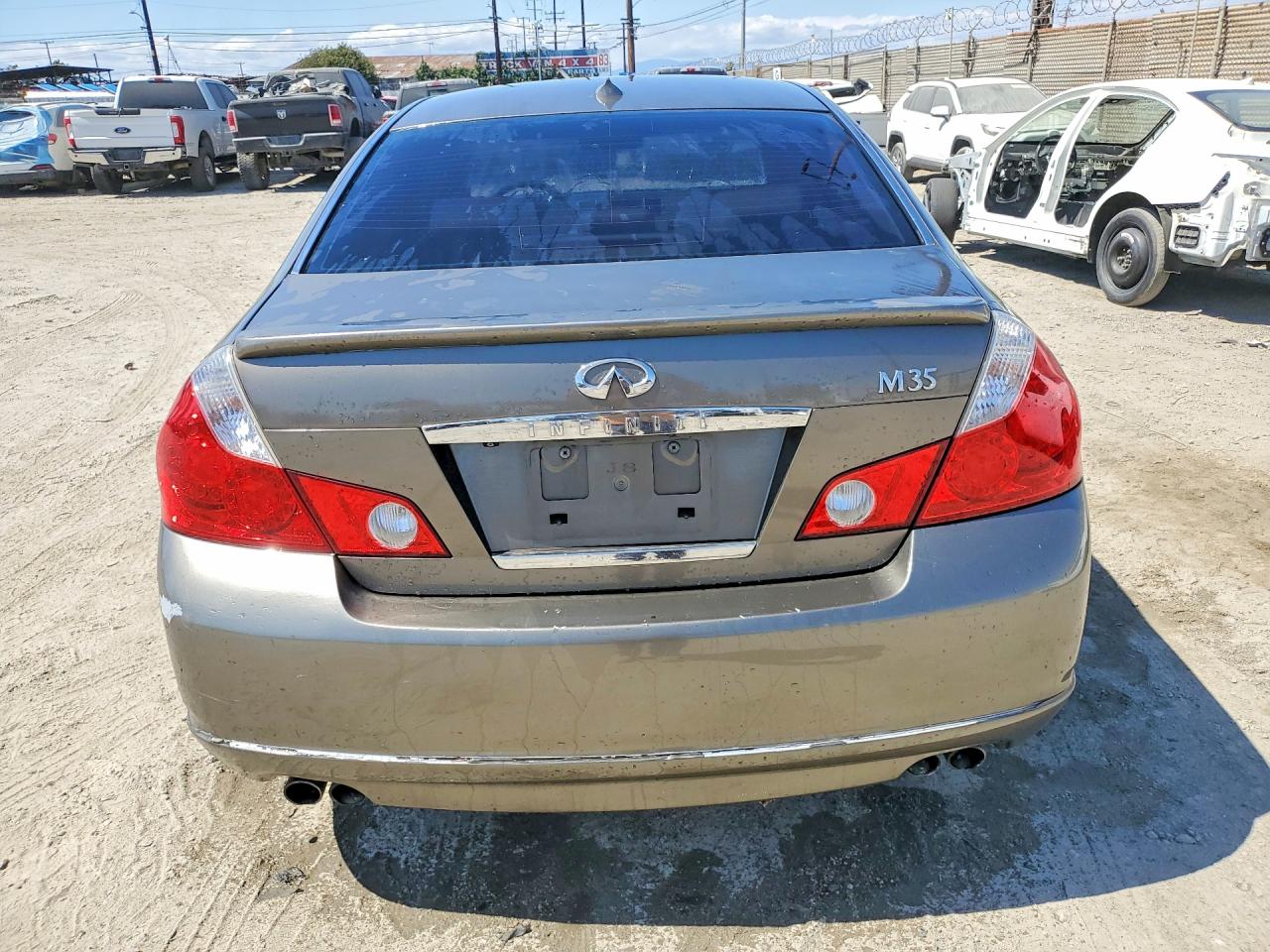 INFINITI M35 Base
