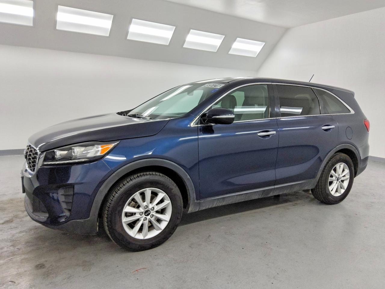 Salvage Kia Sorento Image