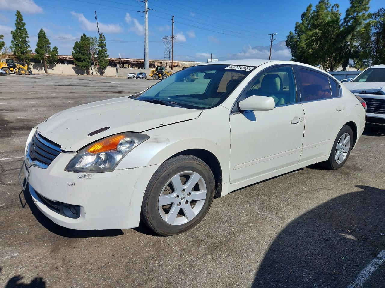 Salvage Nissan Altima Image