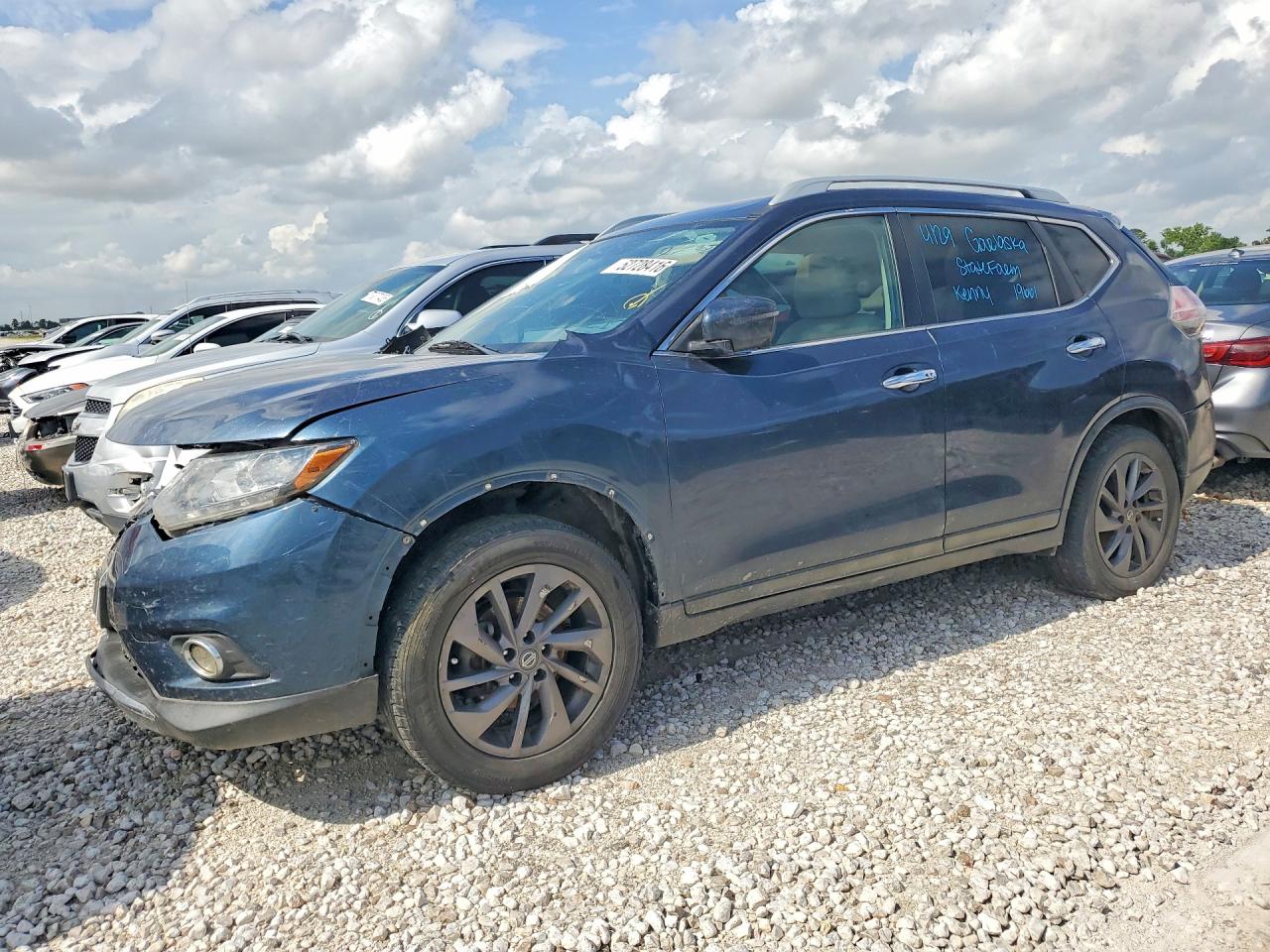 Salvage Nissan Rogue Image