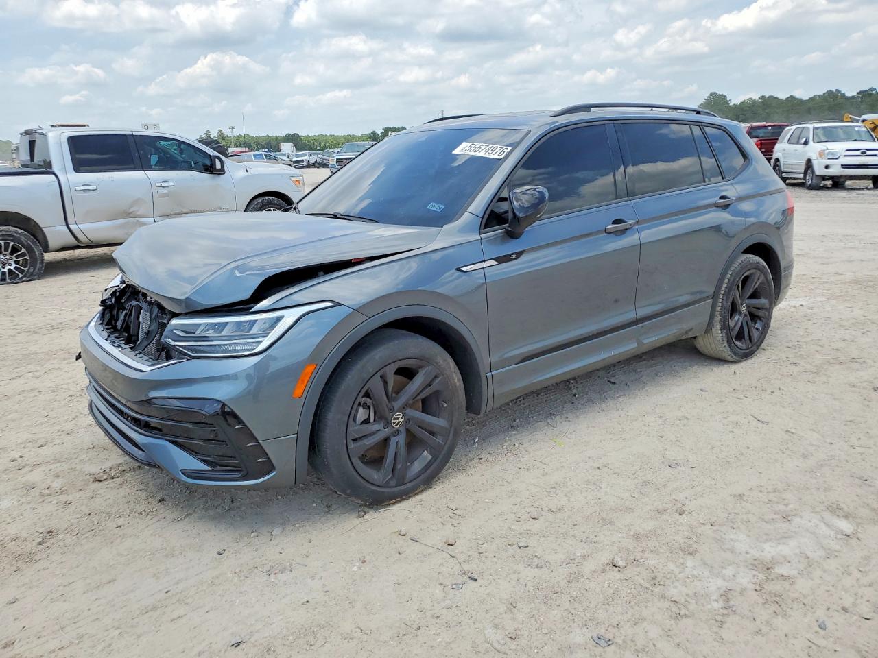 Salvage Volkswagen Tiguan Image
