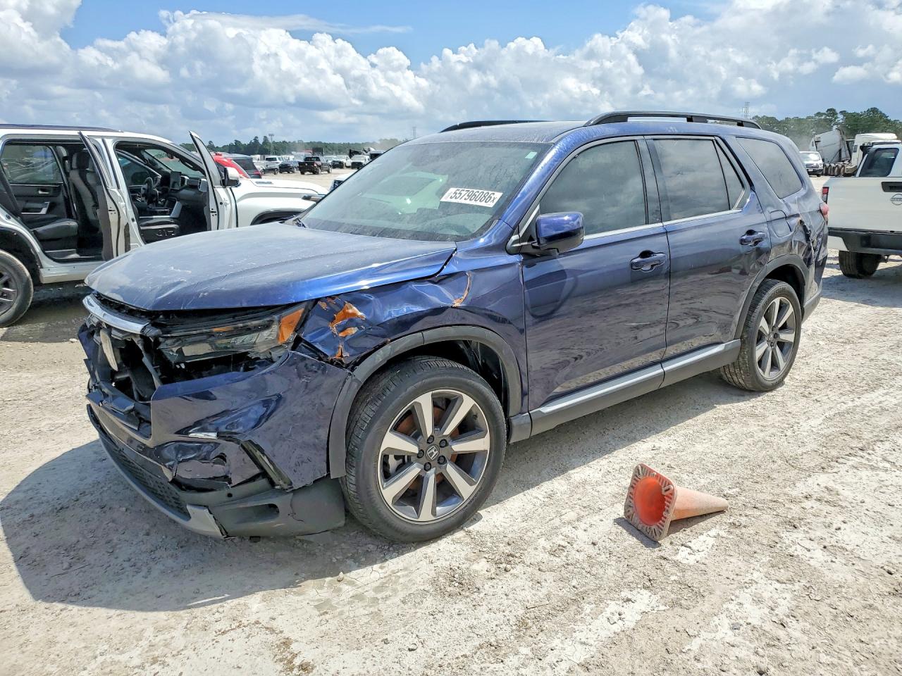 Salvage Honda Pilot Image