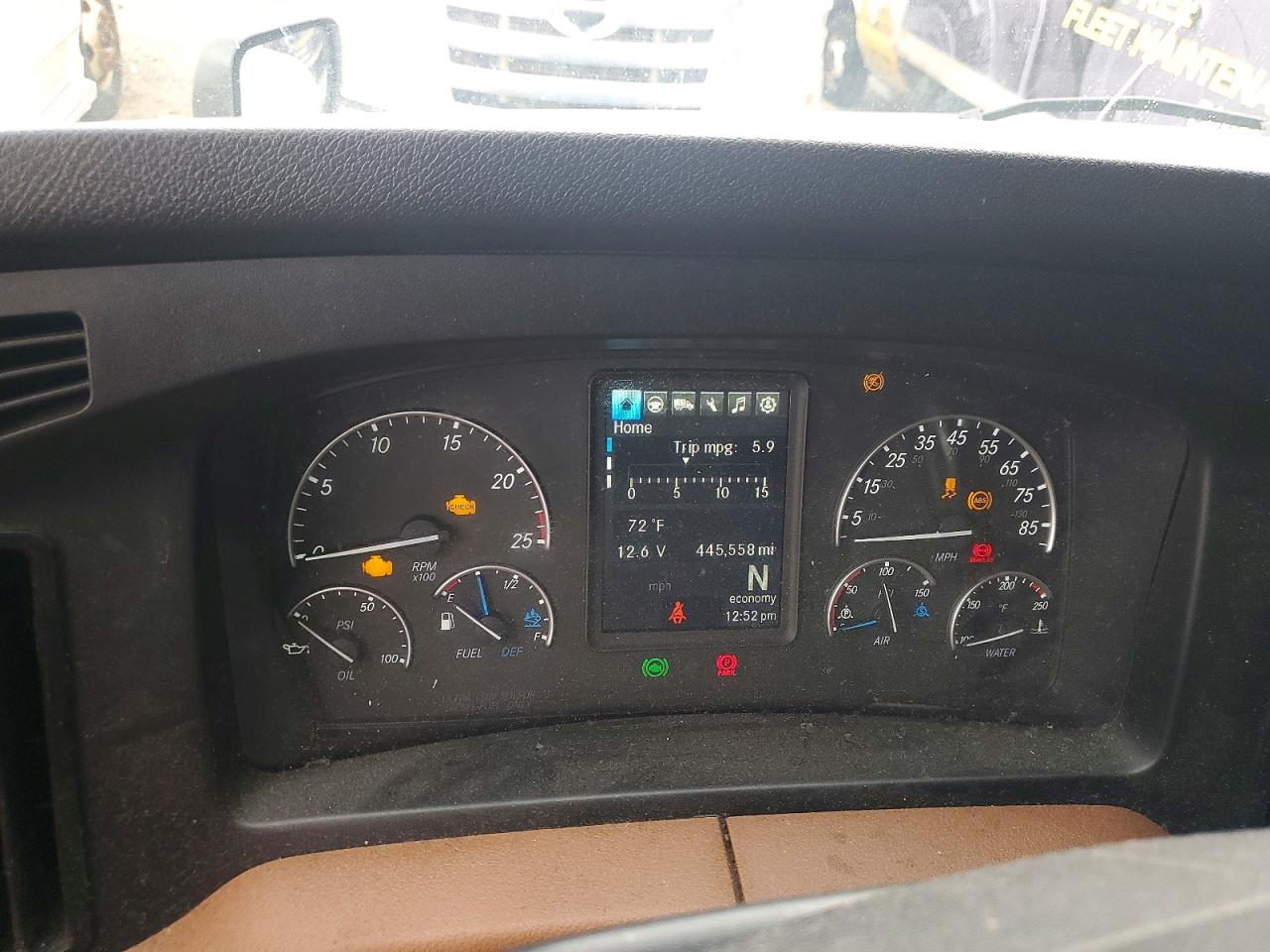 Freigliner Cascadia 126