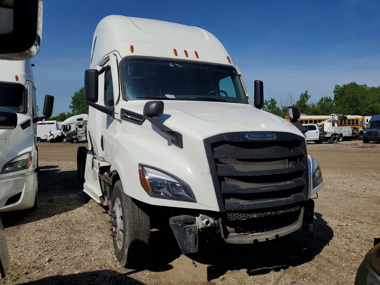 Salvage Freigliner Cascadia 126 Image