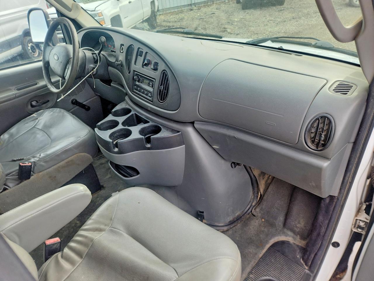 Ford Econoline E350 Super Duty Cutaway Van
