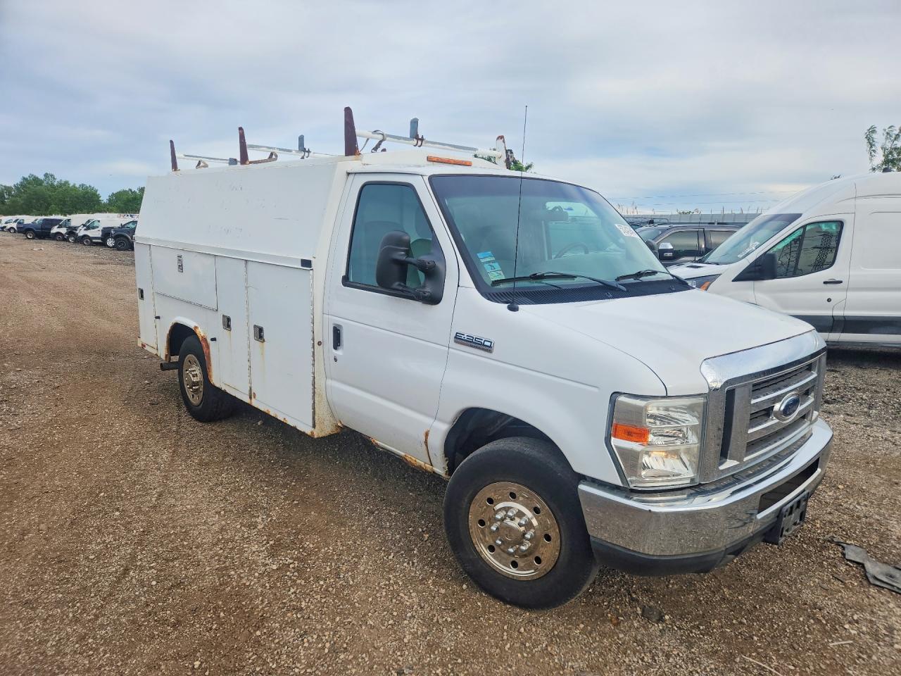 Ford Econoline E350 Super Duty Cutaway Van
