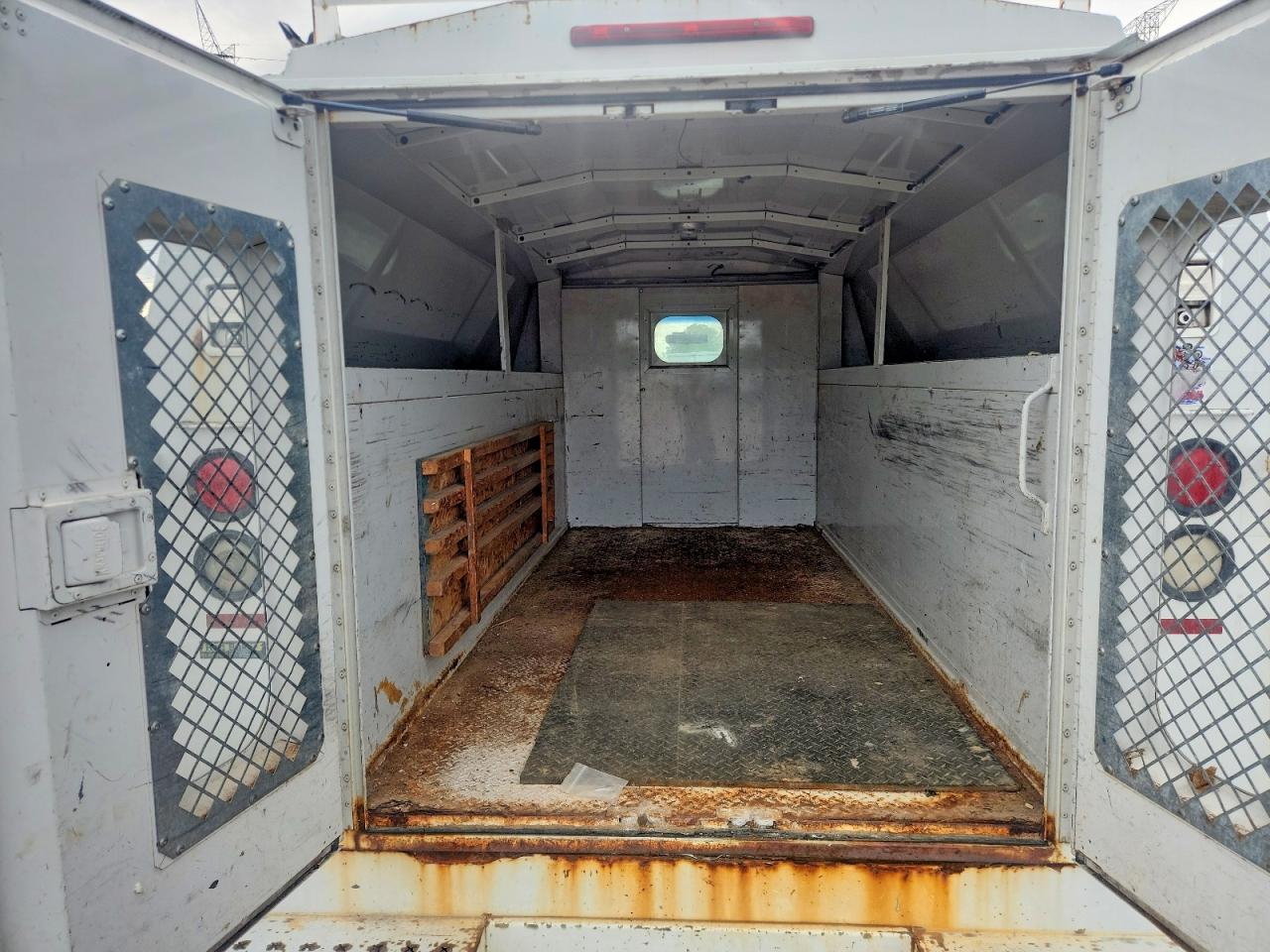 Ford Econoline E350 Super Duty Cutaway Van