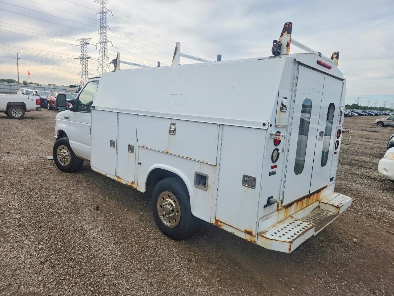 Ford Econoline E350 Super Duty Cutaway Van