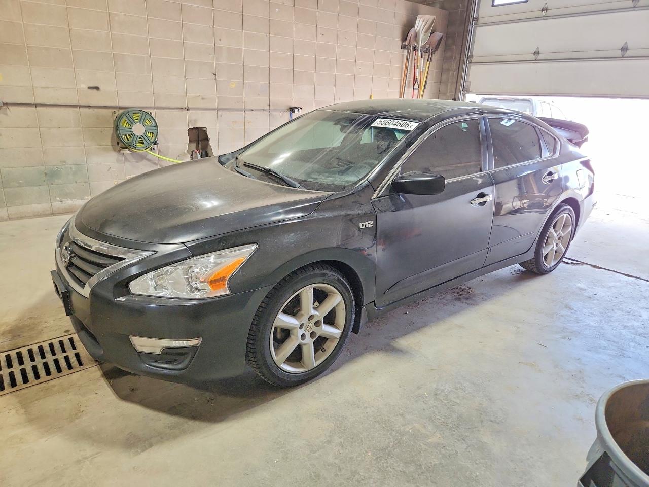 Salvage Nissan Altima Image
