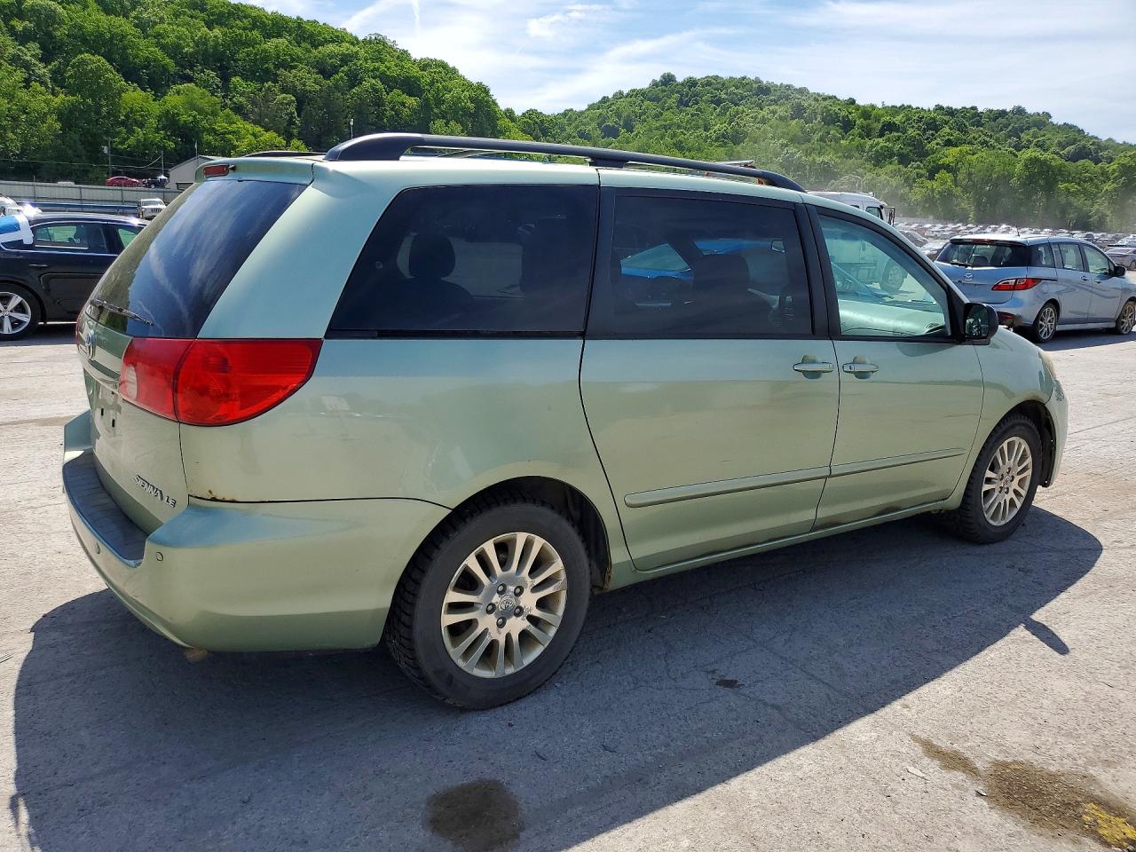 Toyota Sienna Le 8-passenger