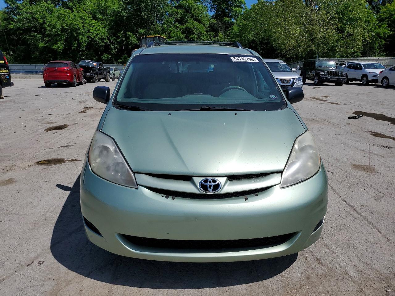 Toyota Sienna Le 8-passenger