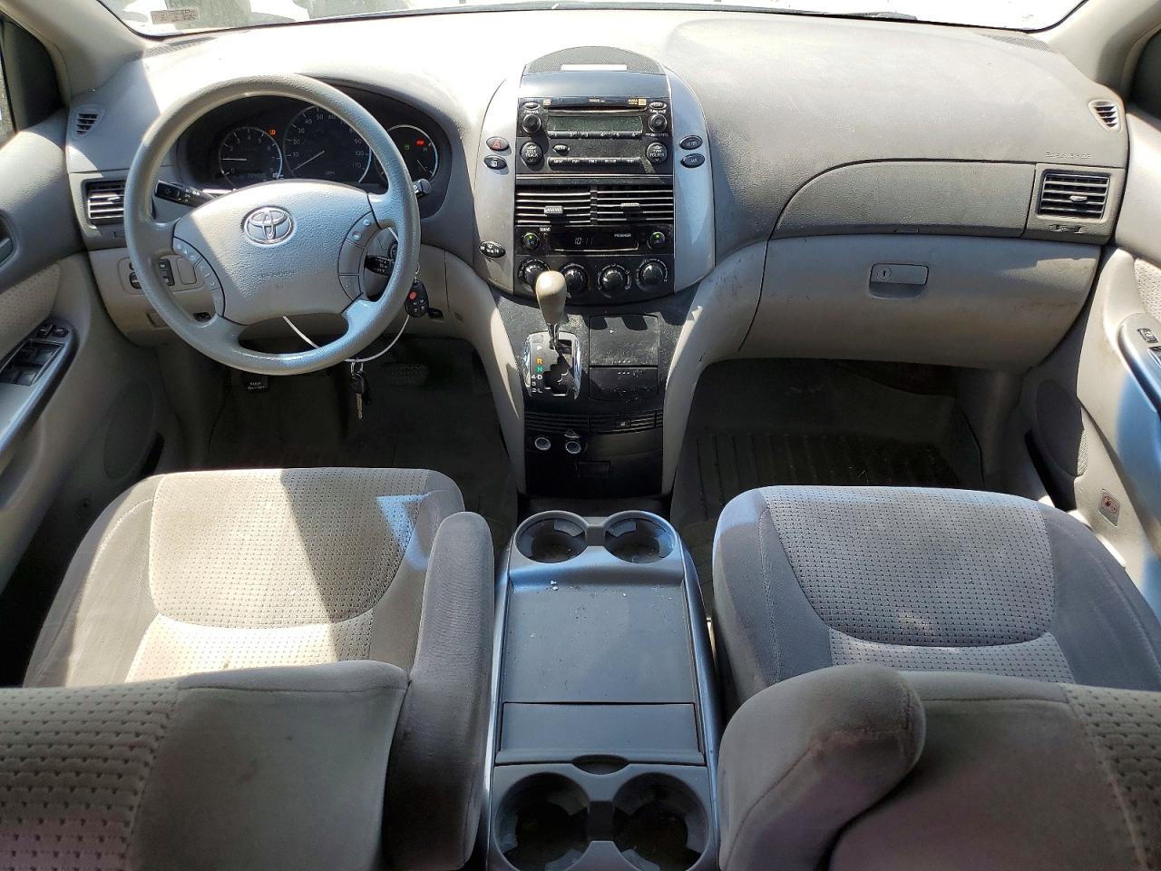 Toyota Sienna Le 8-passenger