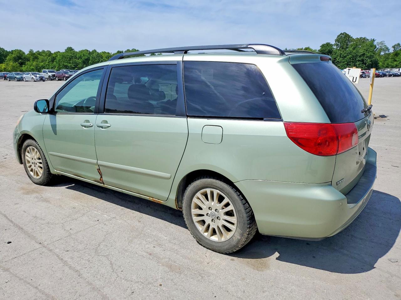 Toyota Sienna Le 8-passenger