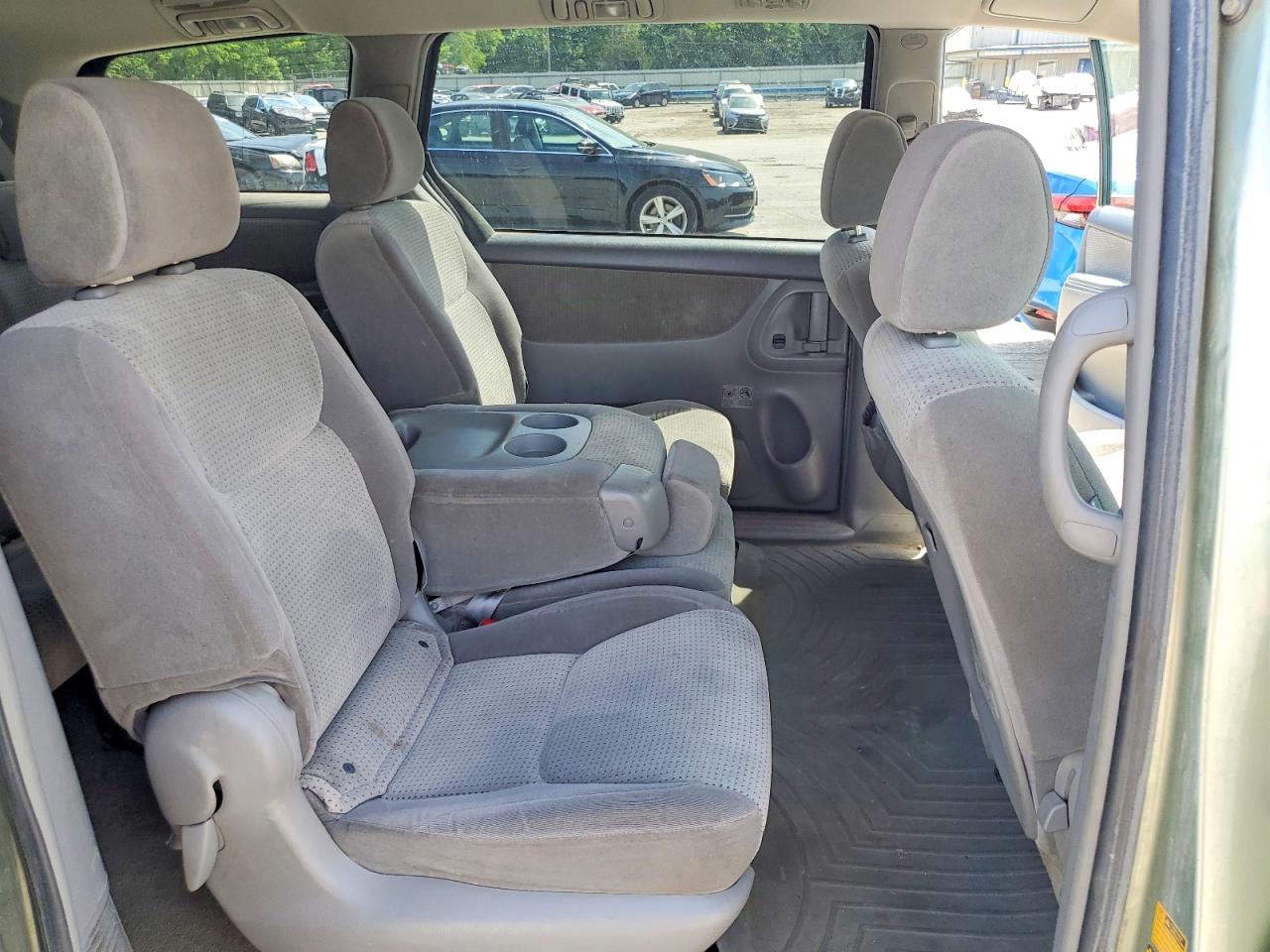 Toyota Sienna Le 8-passenger