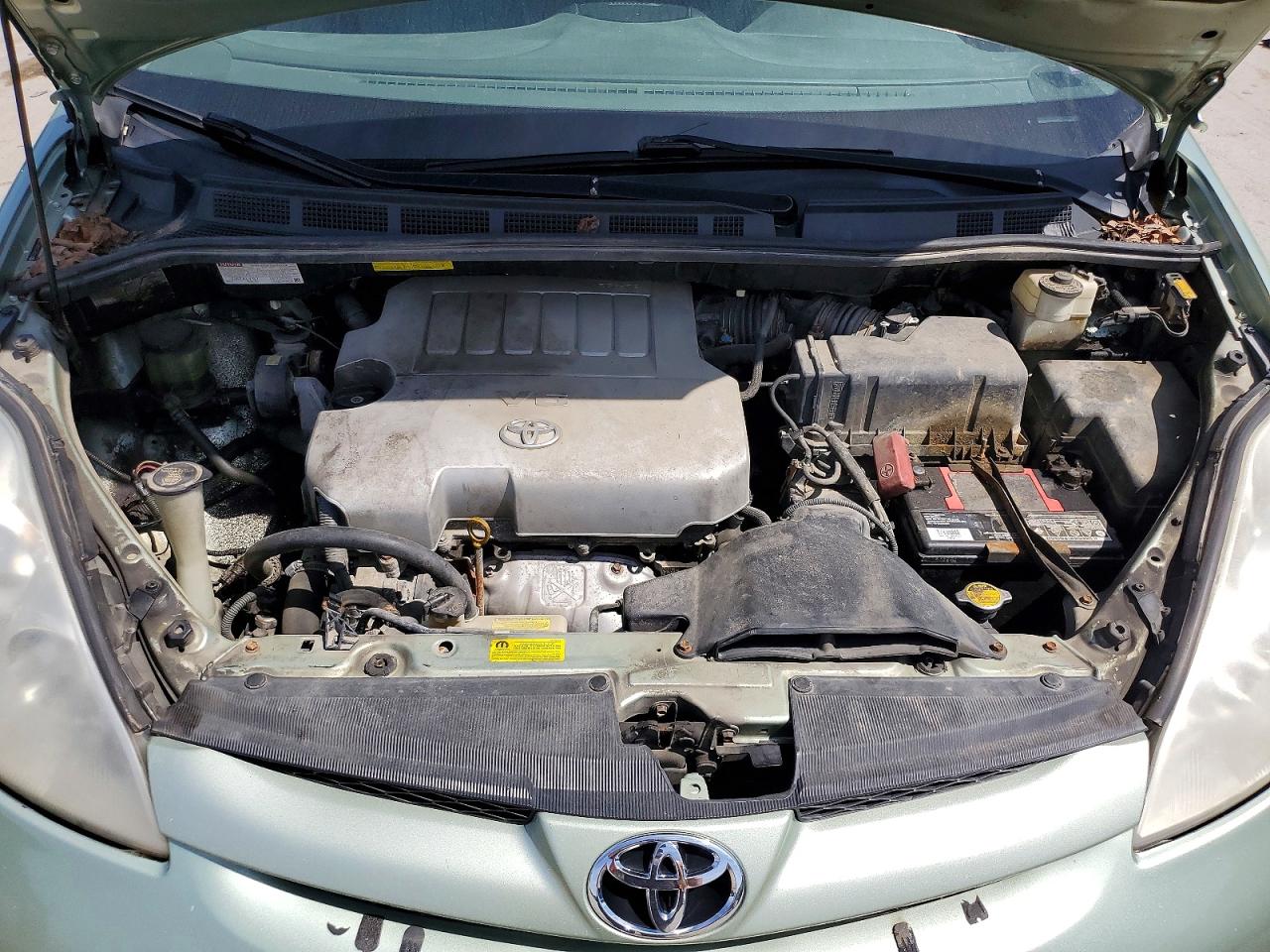 Toyota Sienna Le 8-passenger