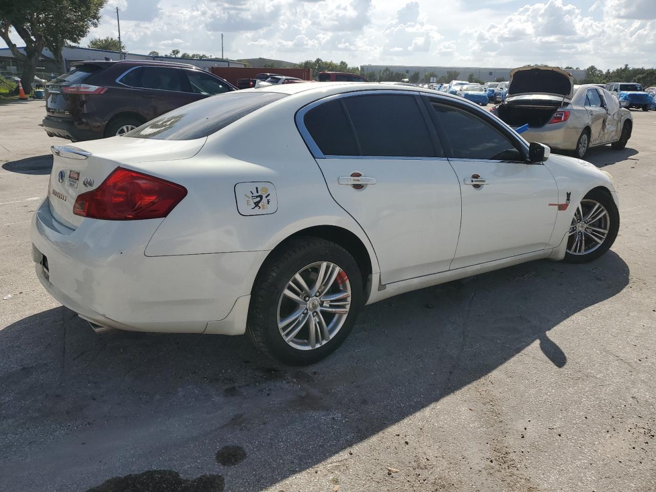 INFINITI Q40