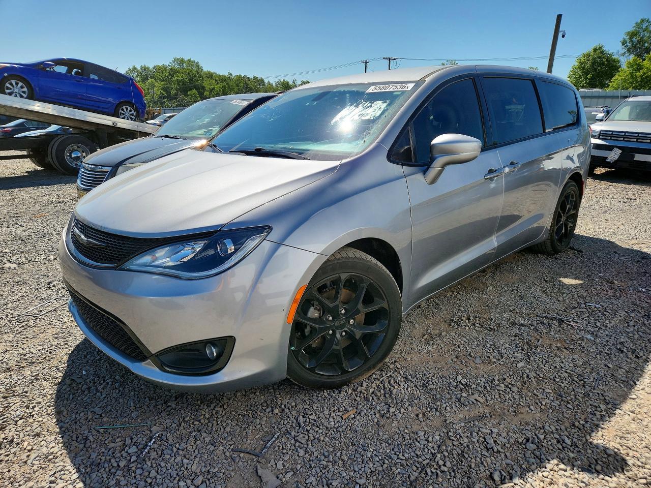 Salvage Chrysler Pacifica Image