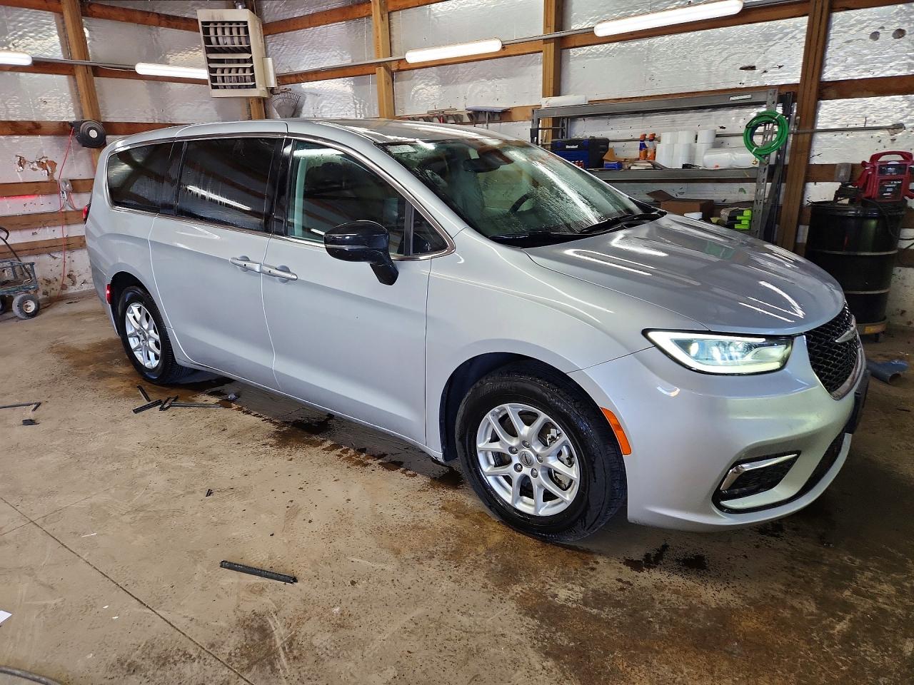Chrysler Pacifica Touring L