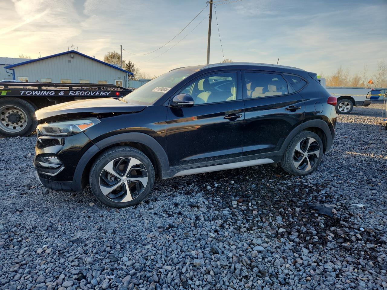 Salvage Hyundai TUCSON Image