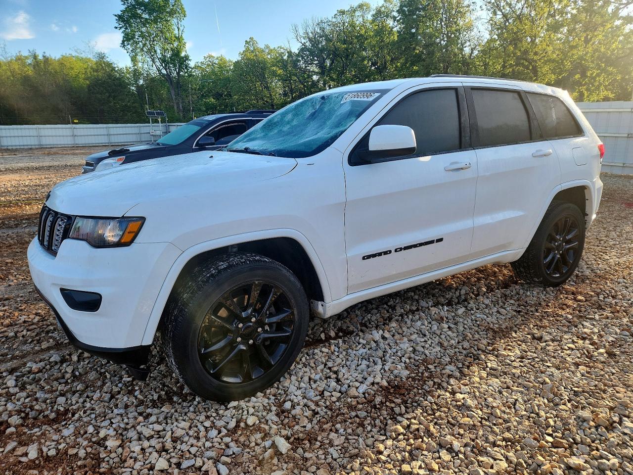 Salvage Jeep Cherokee Image