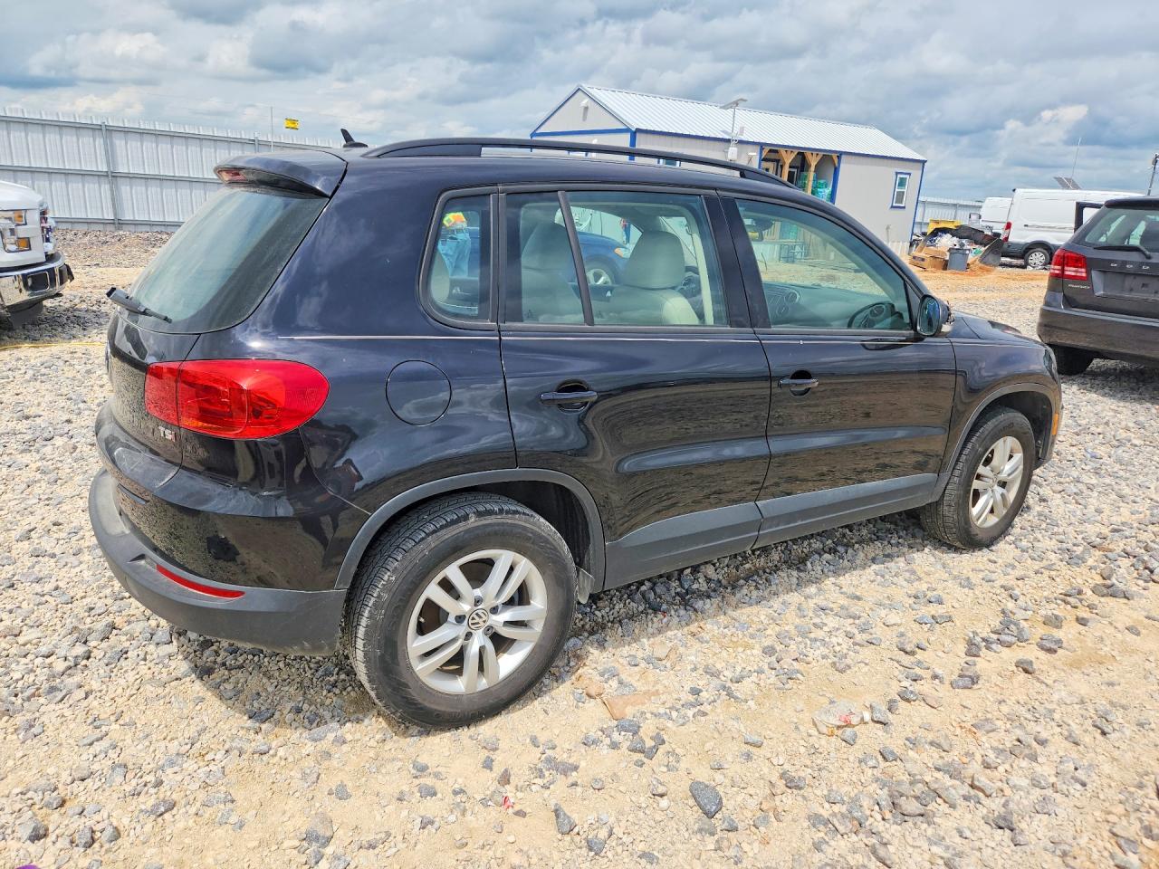 Volkswagen Tiguan S