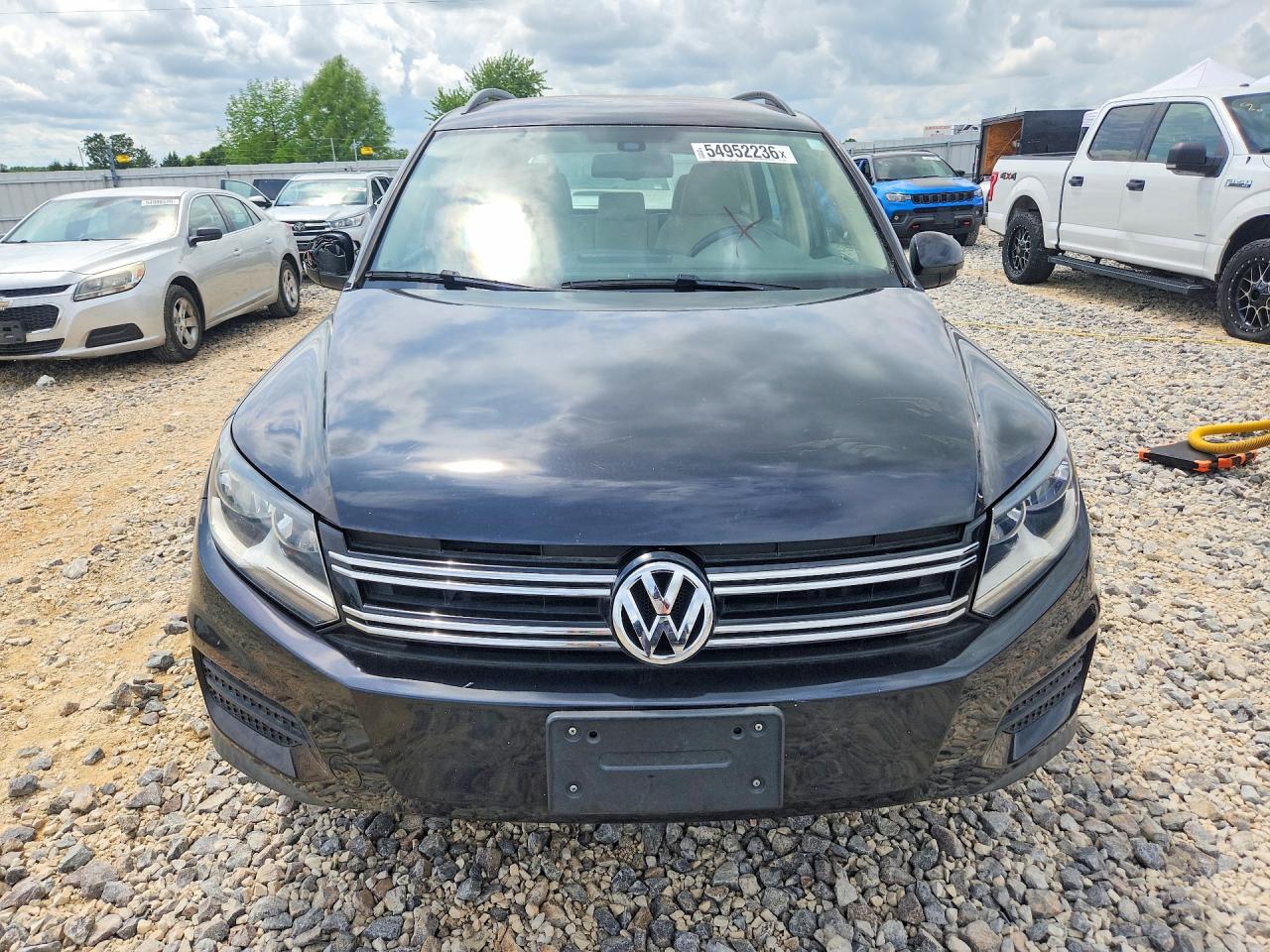 Volkswagen Tiguan S