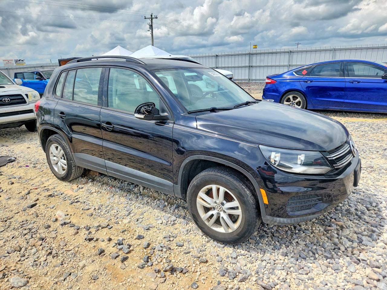 Volkswagen Tiguan S